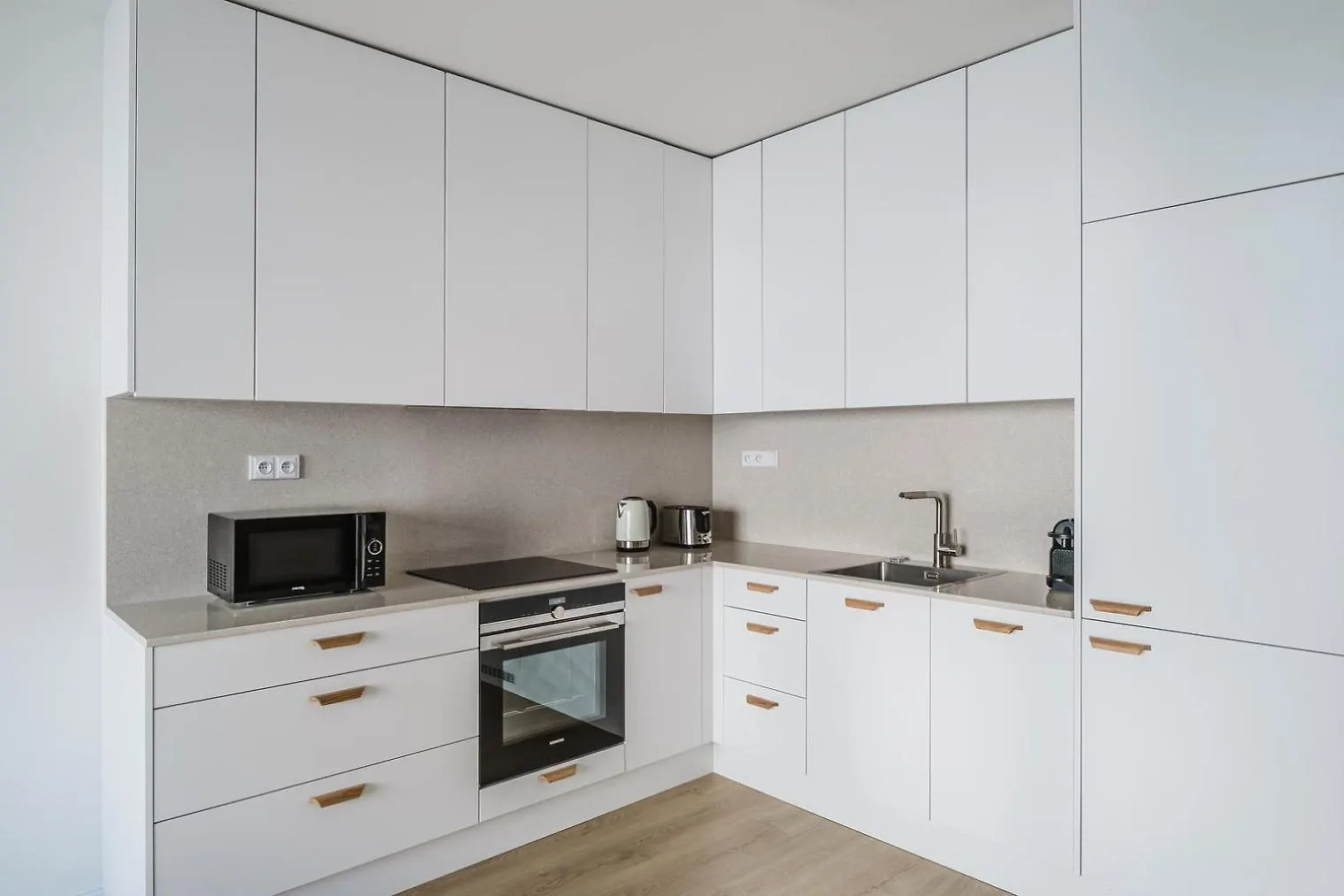 Blueground Prague 7 Balcony Stromovka Park Prg-26 Διαμέρισμα