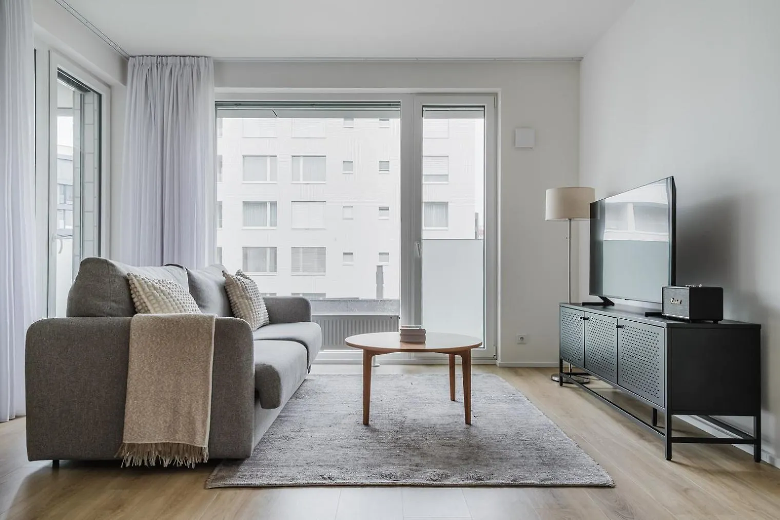 Blueground Prague 7 Balcony Stromovka Park Prg-26 Διαμέρισμα